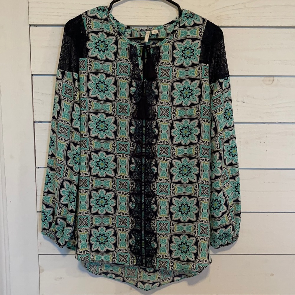 Size medium women’s blouse
